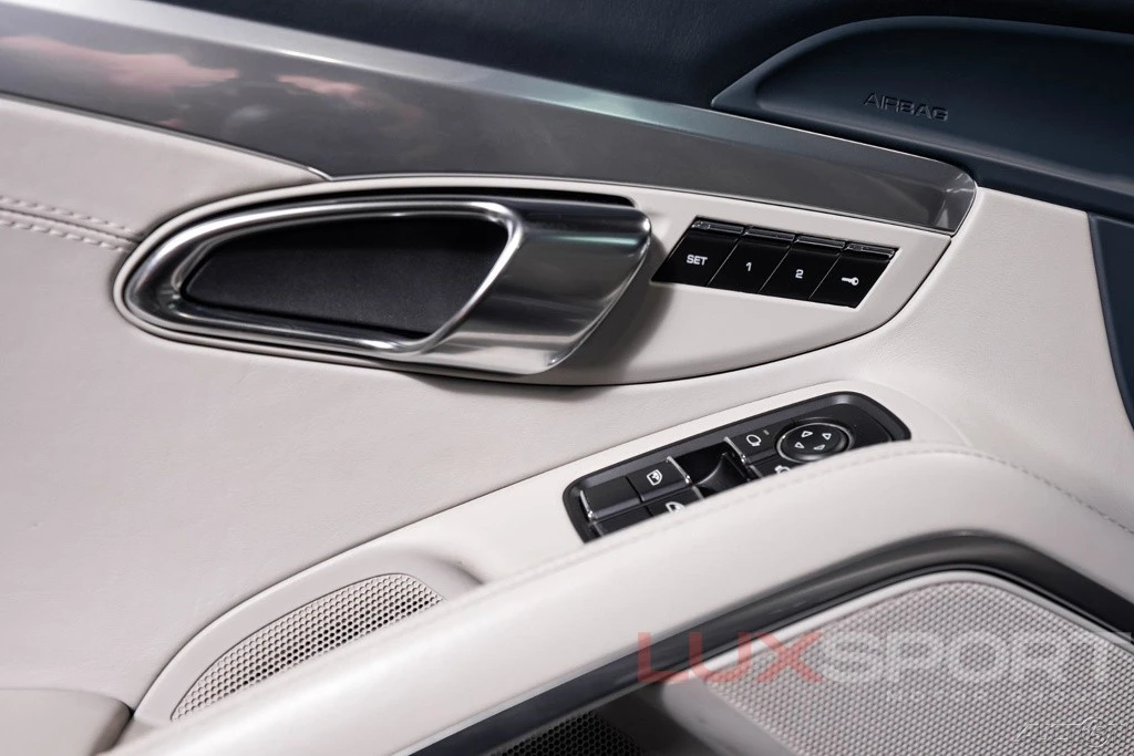 2017 Porsche - Image 19 of 24