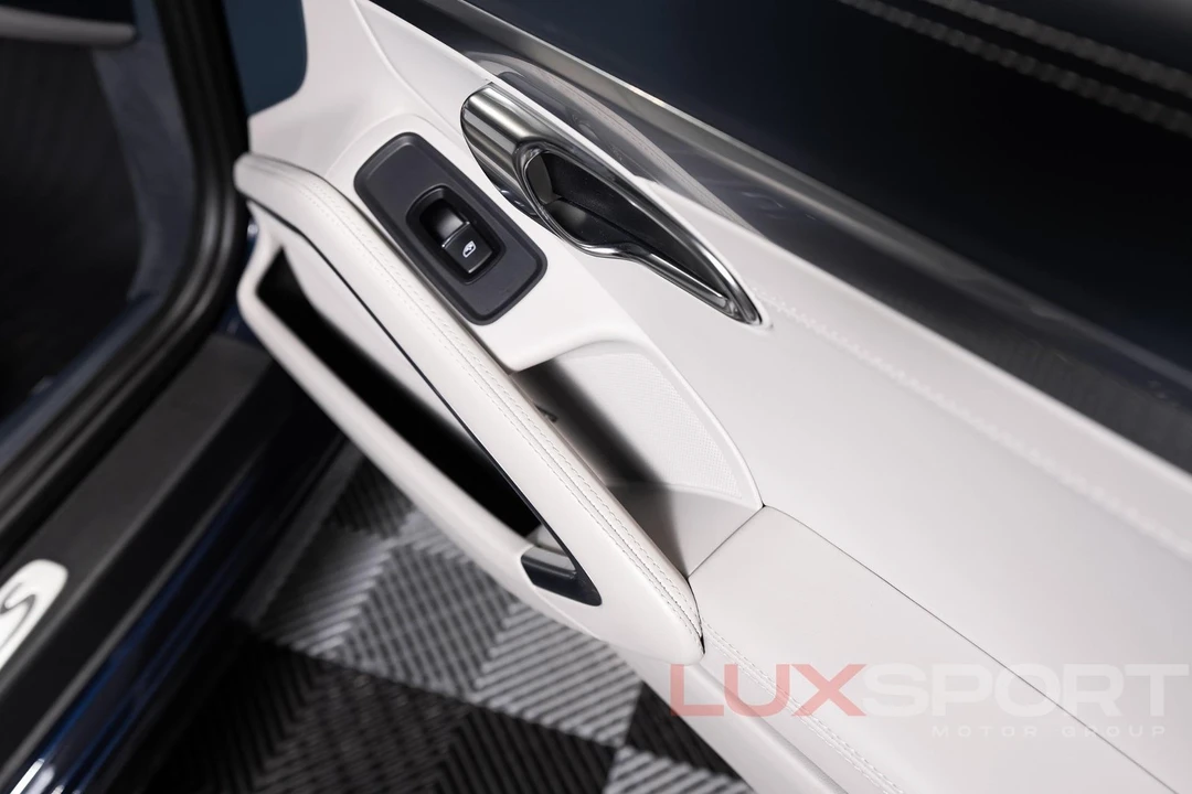 2017 Porsche - Image 21 of 31