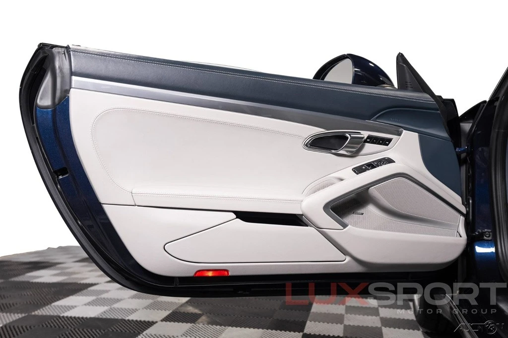 2017 Porsche - Image 17 of 24
