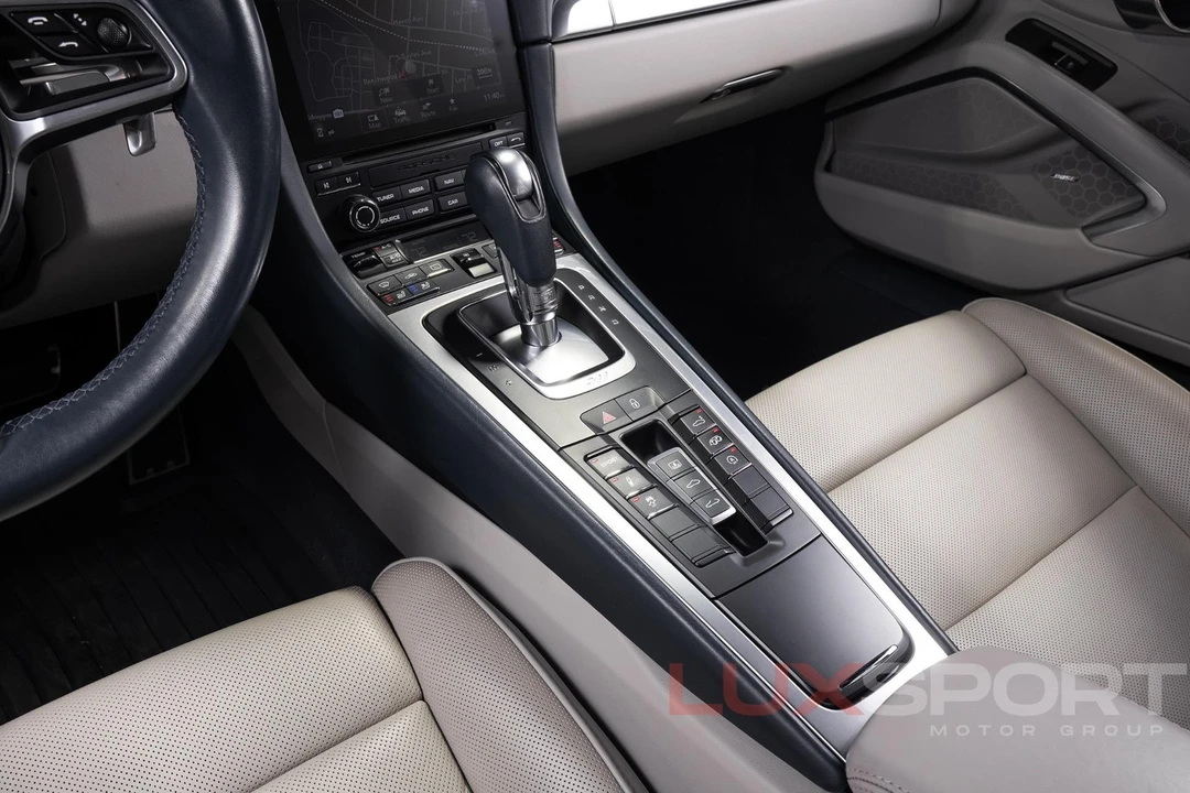 2017 Porsche - Image 27 of 31