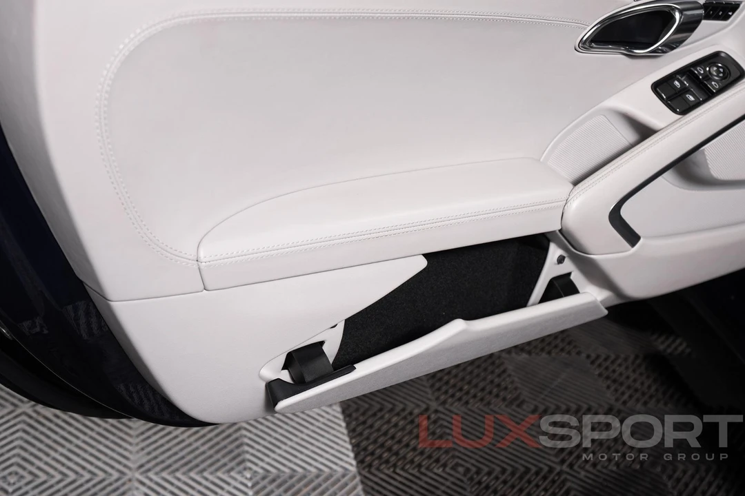 2017 Porsche - Image 17 of 31