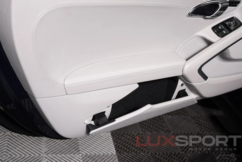 2017 Porsche - Image 21 of 24