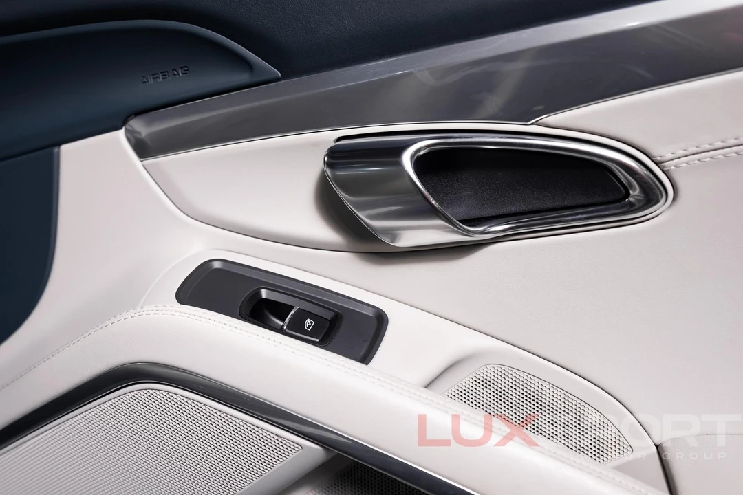 2017 Porsche - Image 20 of 31