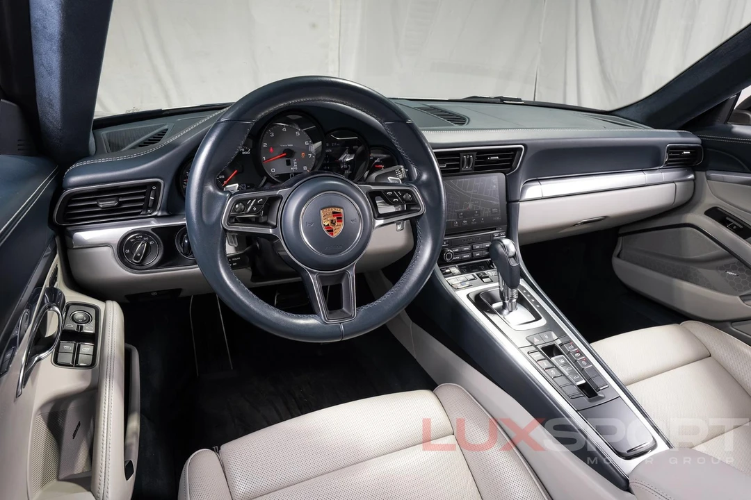 2017 Porsche - Image 24 of 31