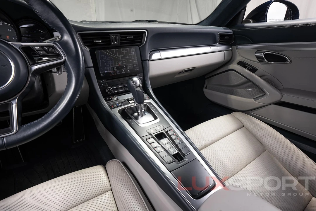 2017 Porsche - Image 25 of 31