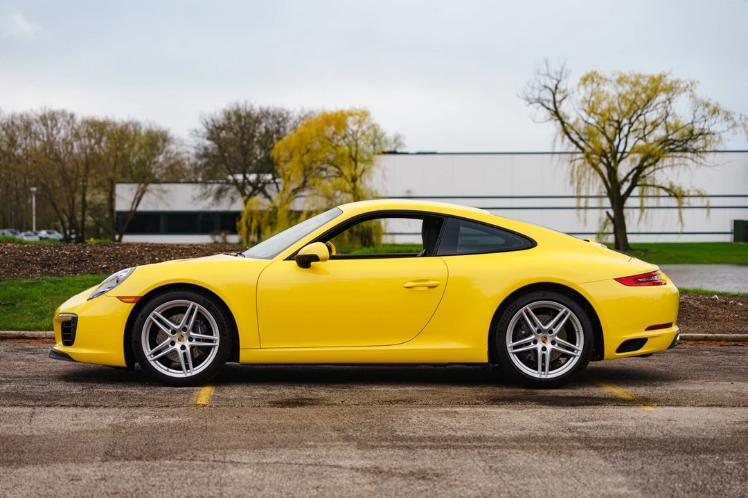 2017 Porsche - Image 2 of 31