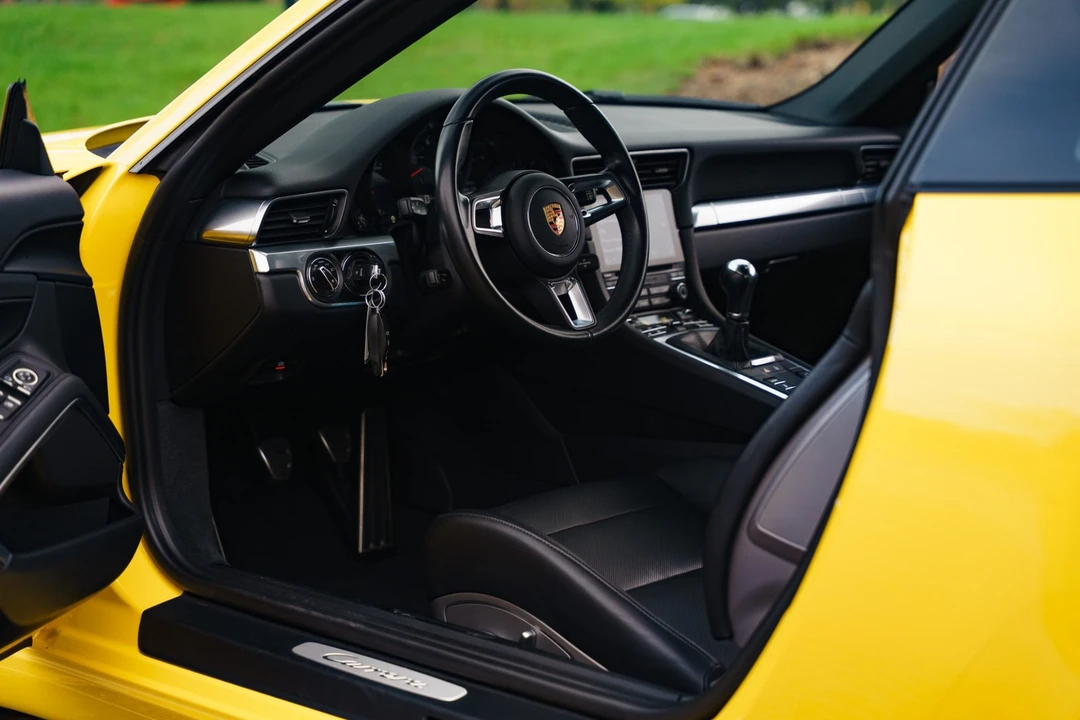 2017 Porsche - Image 30 of 31
