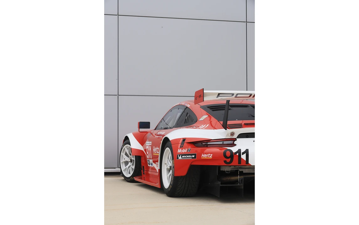 2017 Porsche 911 - Image 26 of 30