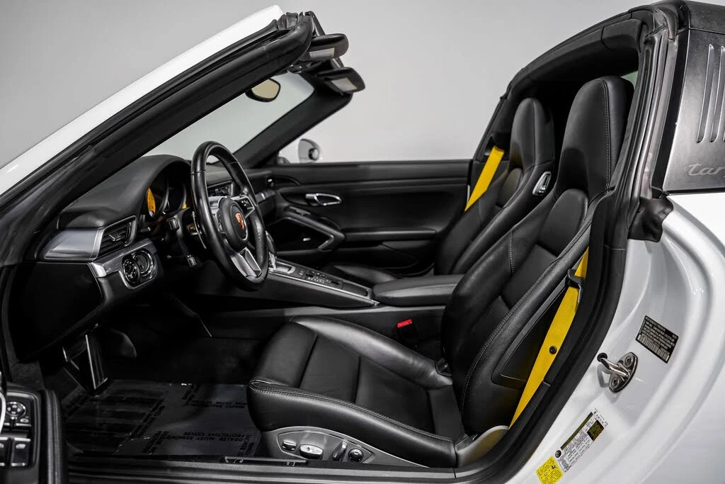 2017 Porsche 991 Targa 4 & 4S - Image 25 of 31
