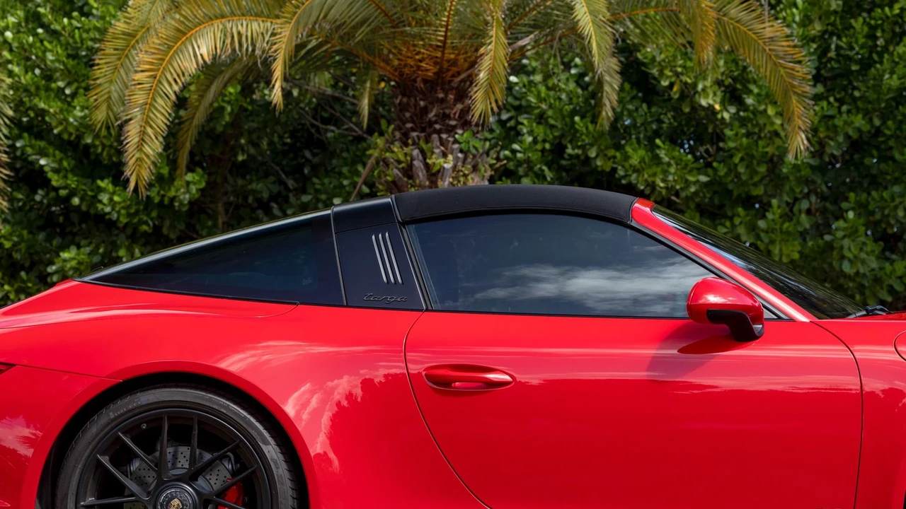 2017 Porsche 991 Targa 4 GTS - Image 23 of 31
