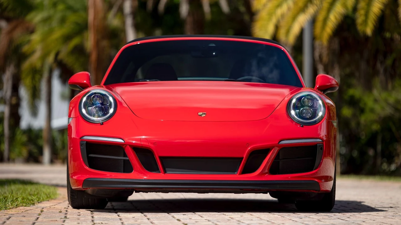 2017 Porsche 991 Targa 4 GTS - Image 16 of 31