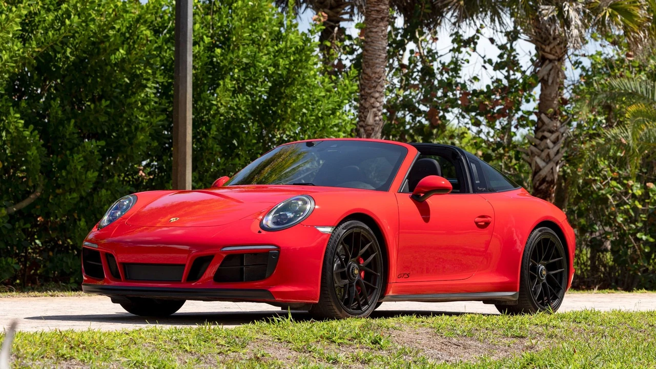2017 Porsche 991 Targa 4 GTS - Image 11 of 31