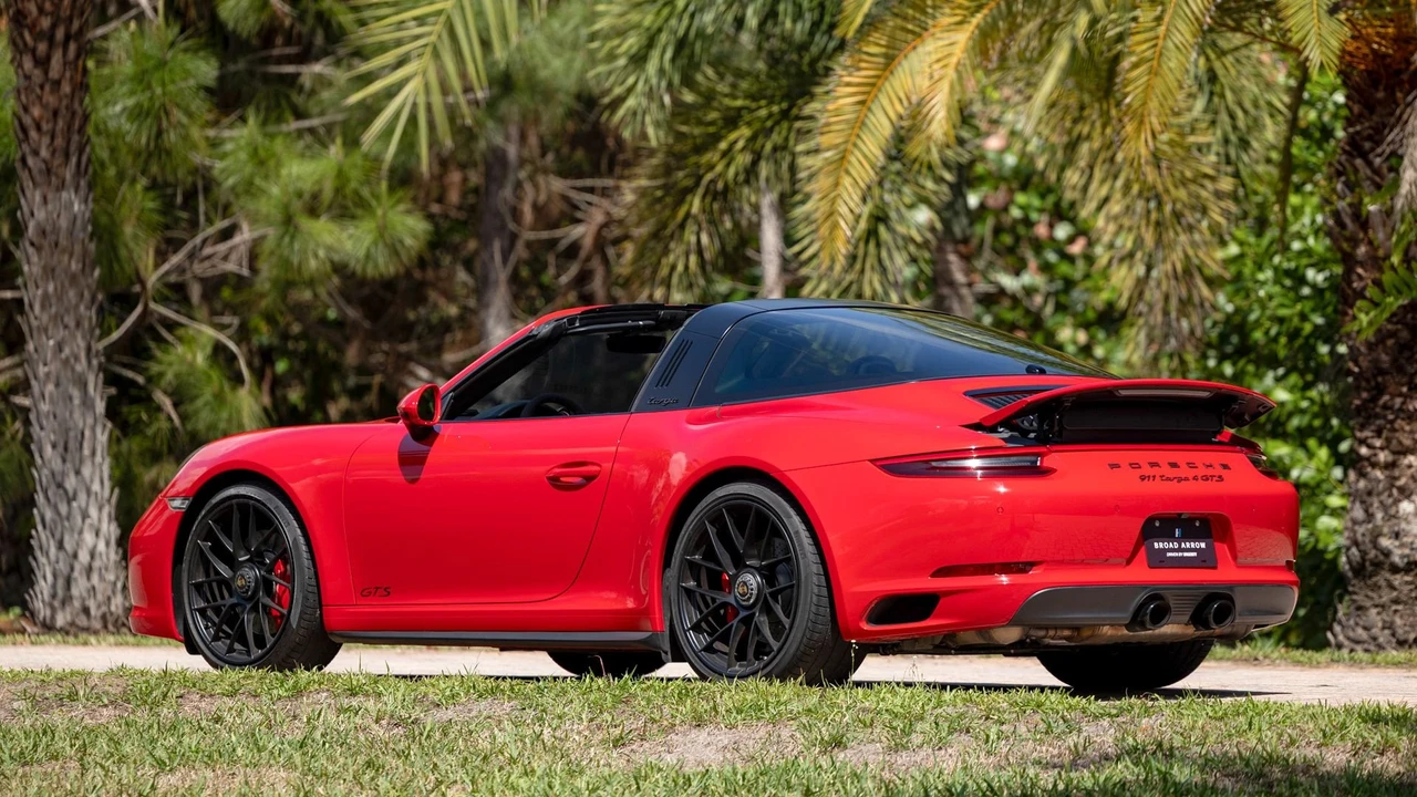 2017 Porsche 991 Targa 4 GTS - Image 17 of 31