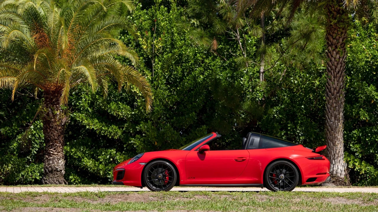2017 Porsche 991 Targa 4 GTS - Image 15 of 31