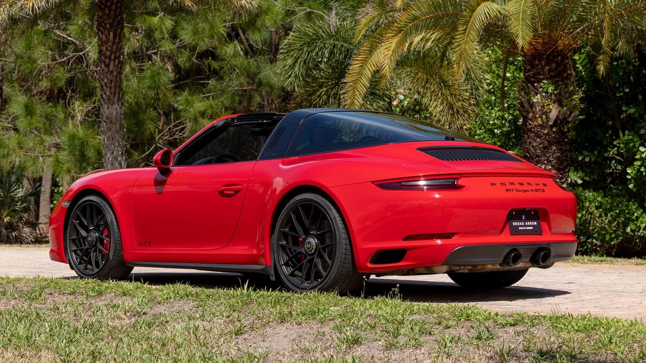 2017 Porsche 991 Targa 4 GTS - Image 13 of 31