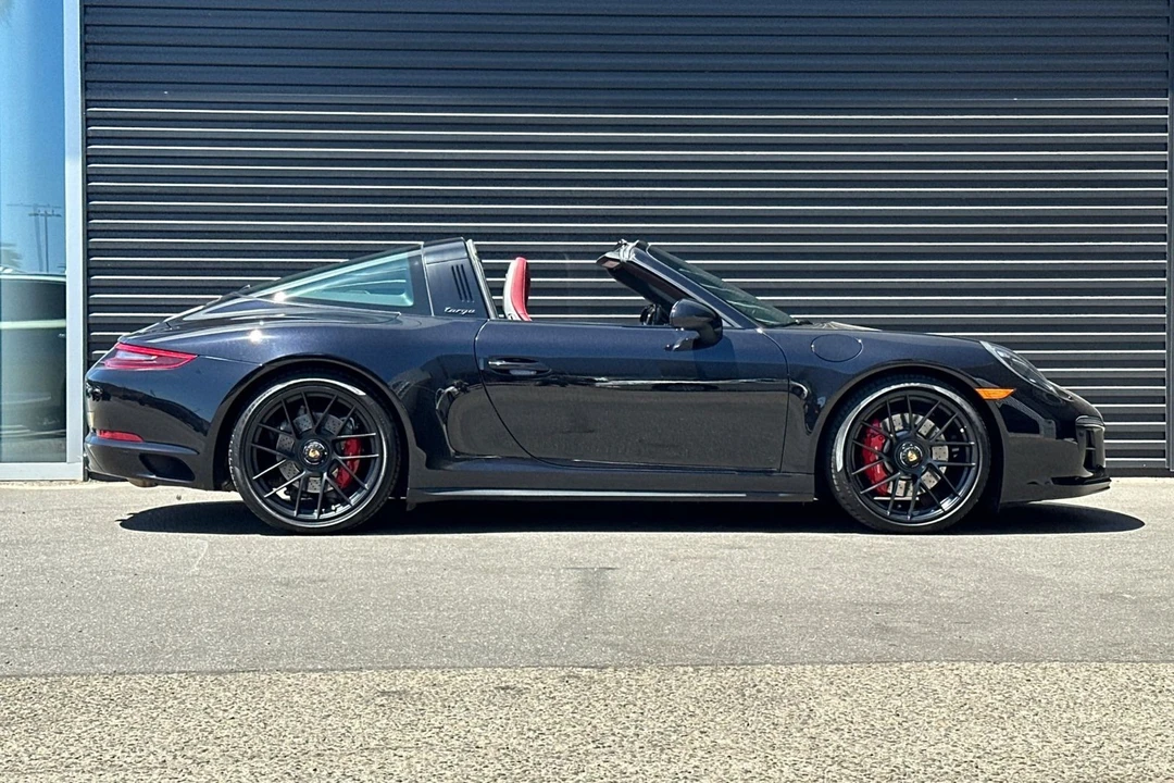 2017 Porsche - Image 9 of 31