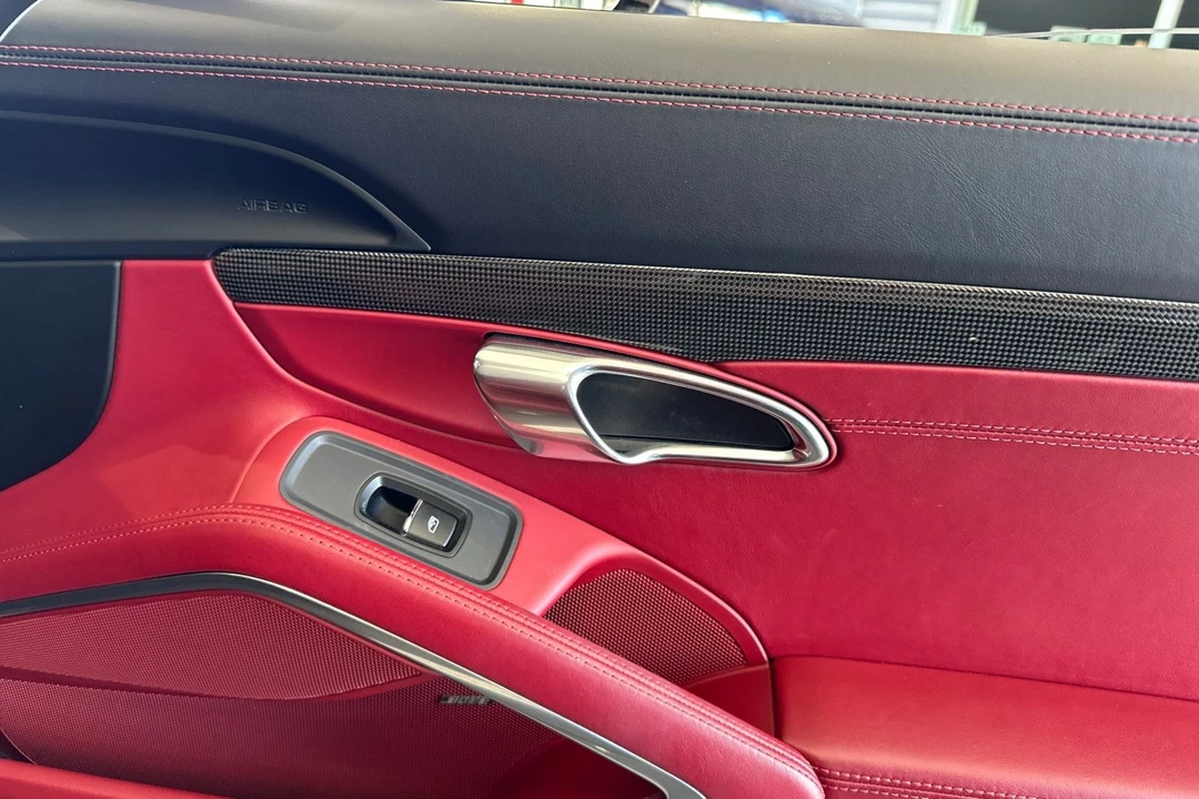 2017 Porsche - Image 20 of 31