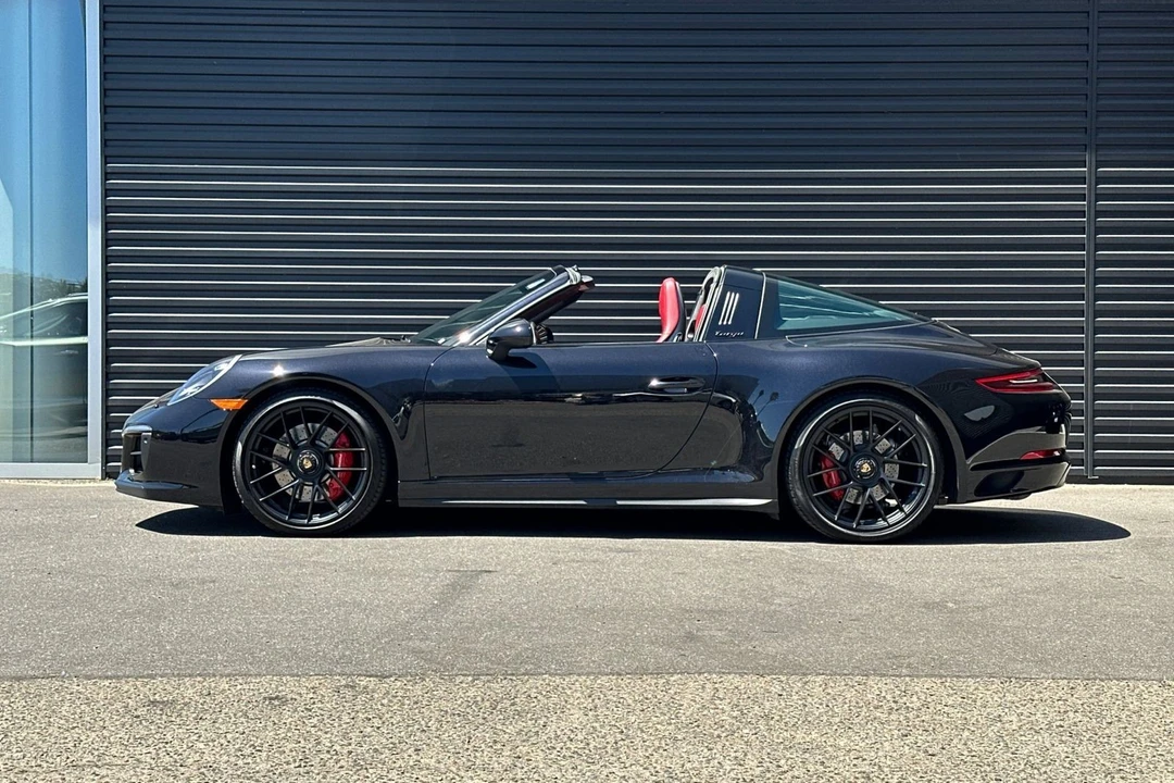 2017 Porsche - Image 2 of 31