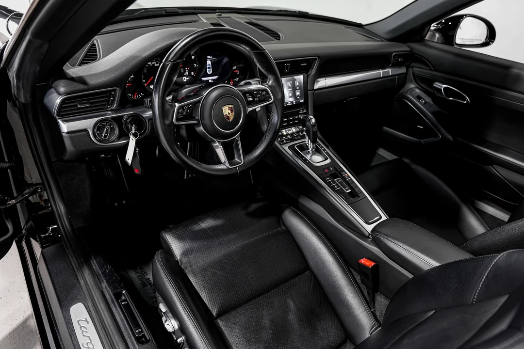 2017 Porsche 991 Targa 4 & 4S - Image 9 of 12