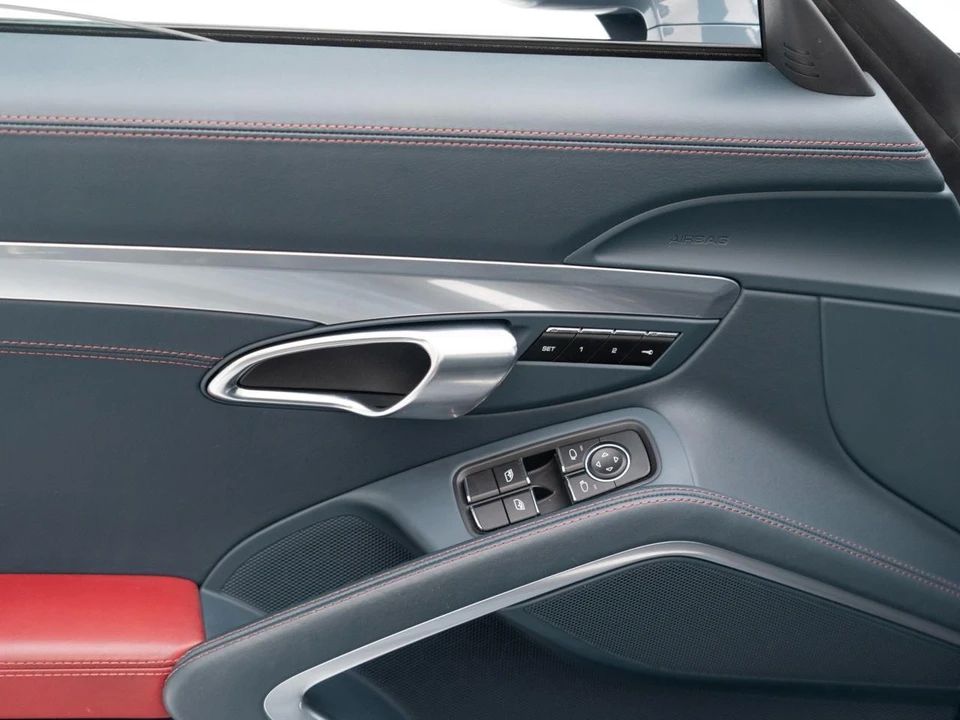 2017 Porsche 991 Targa 4 & 4S - Image 25 of 31