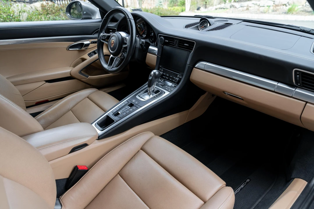 2017 Porsche 991 Targa 4 & 4S - Image 26 of 31