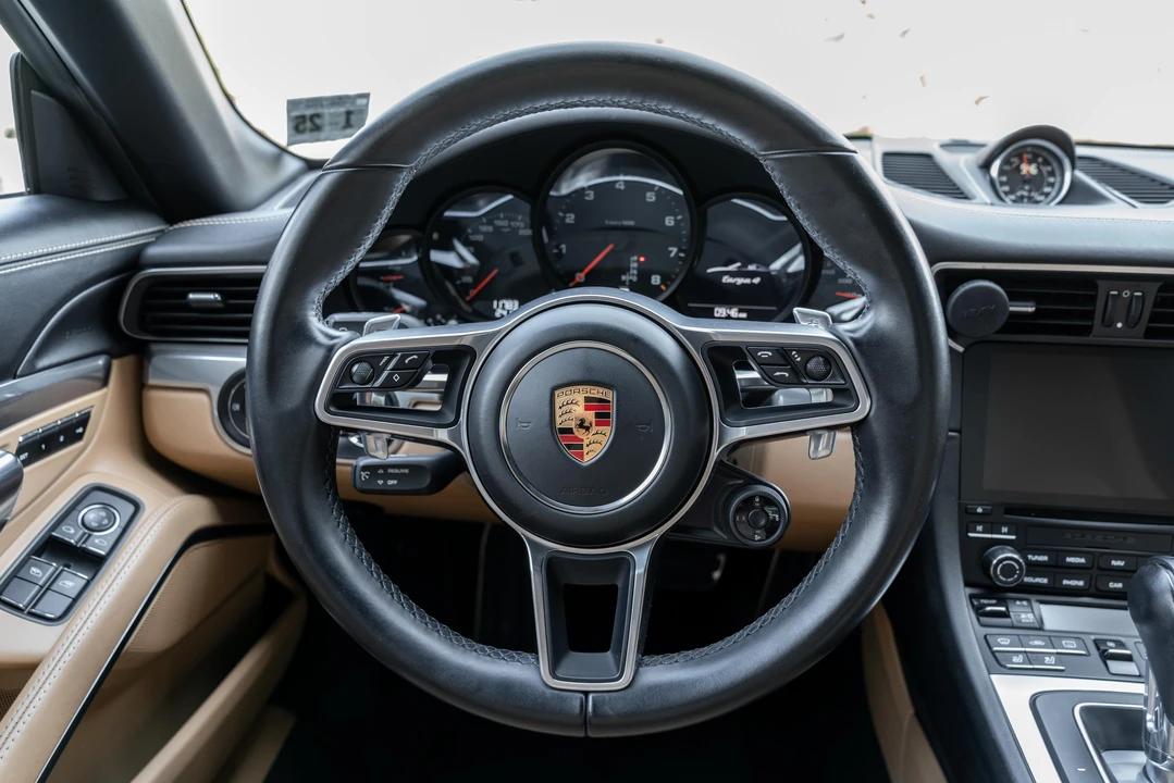 2017 Porsche 991 Targa 4 & 4S - Image 25 of 31
