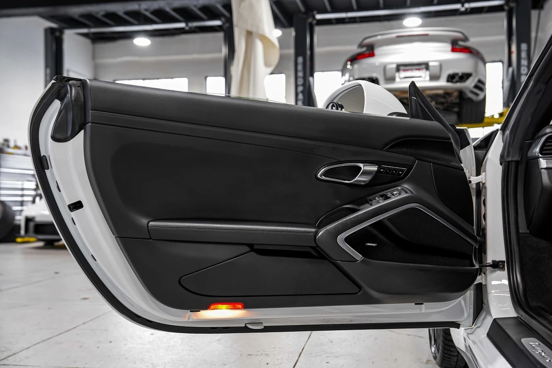 2017 Porsche 991 Targa 4 & 4S - Image 30 of 31