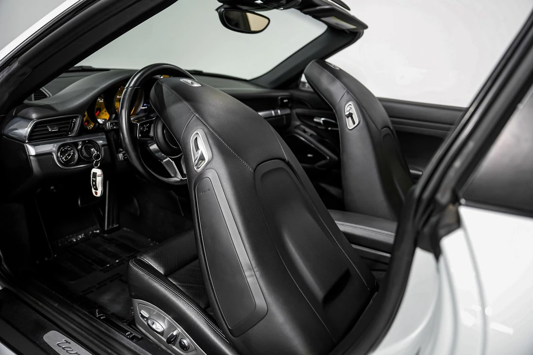 2017 Porsche 991 Targa 4 & 4S - Image 26 of 31