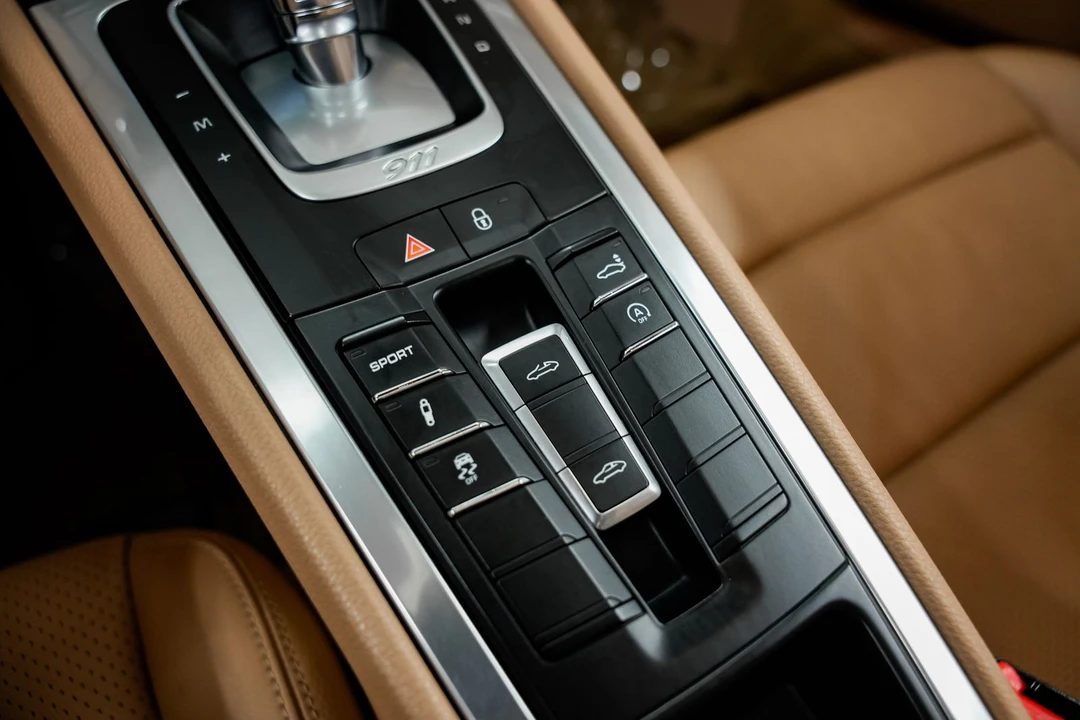 2017 Porsche 991 Targa 4 & 4S - Image 13 of 31