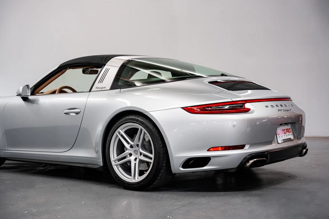 2017 Porsche 991 Targa 4 & 4S - Image 25 of 31