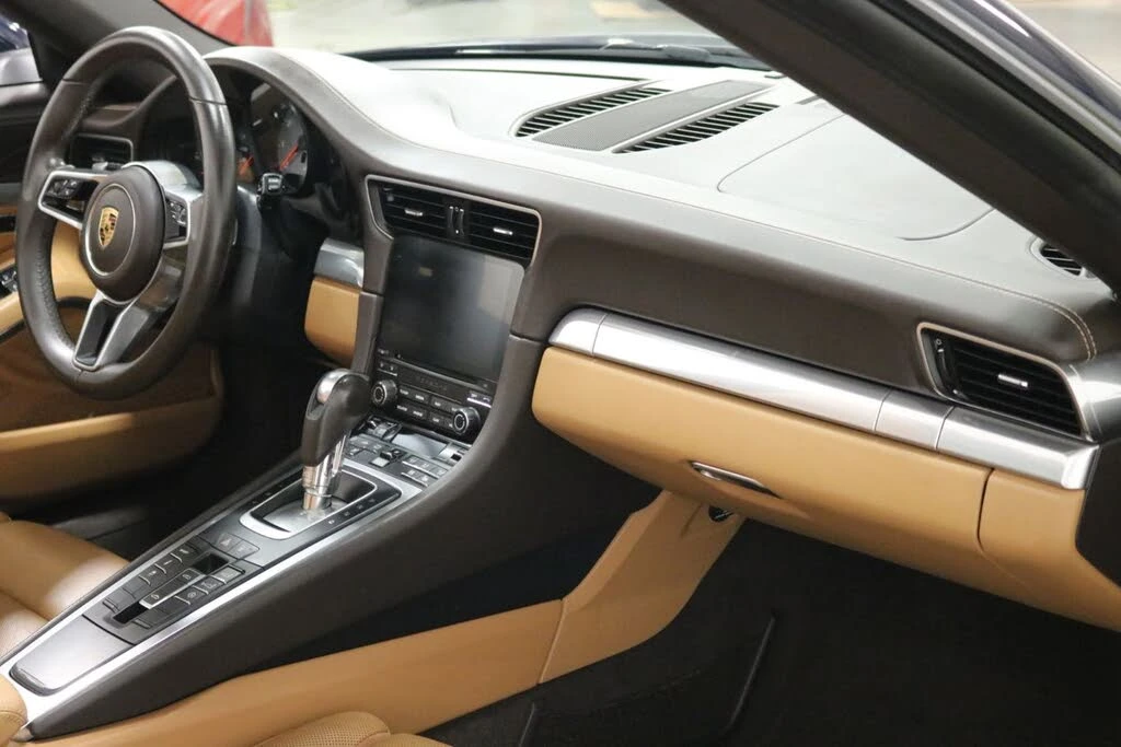 2017 Porsche 991 Targa 4 & 4S - Image 28 of 31