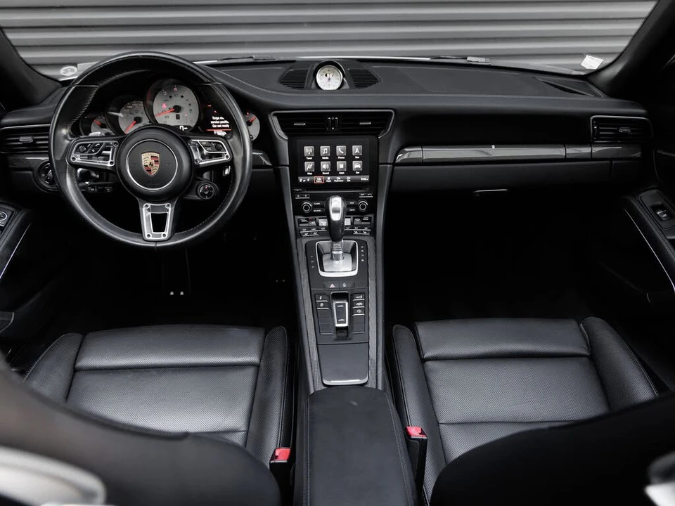 2017 Porsche 991 Targa 4 & 4S - Image 16 of 31