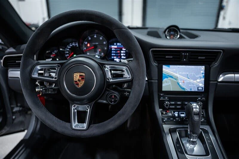 2017 Porsche 991 Targa 4 & 4S - Image 25 of 31
