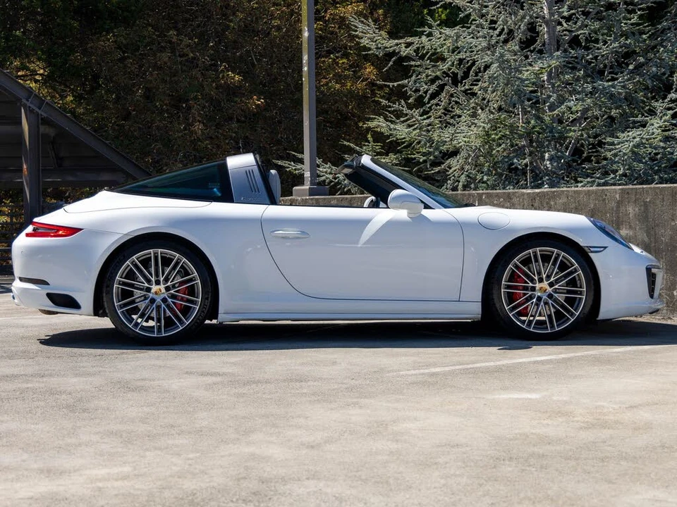 2017 Porsche 991 Targa 4 & 4S - Image 12 of 31