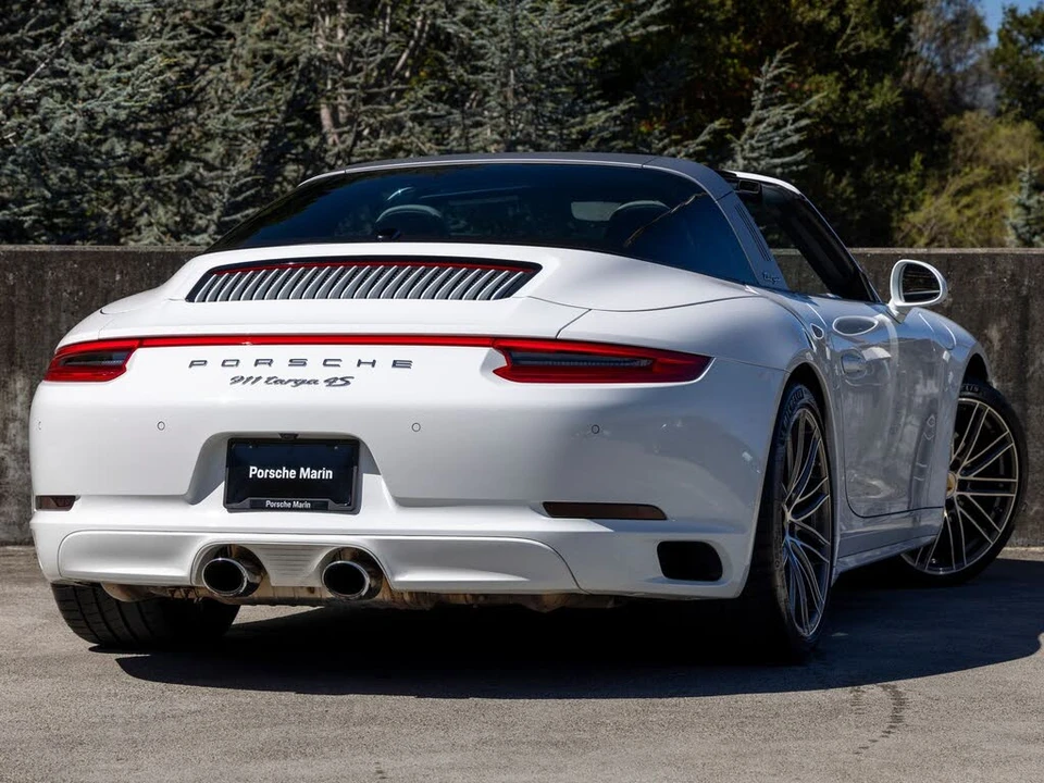 2017 Porsche 991 Targa 4 & 4S - Image 11 of 31