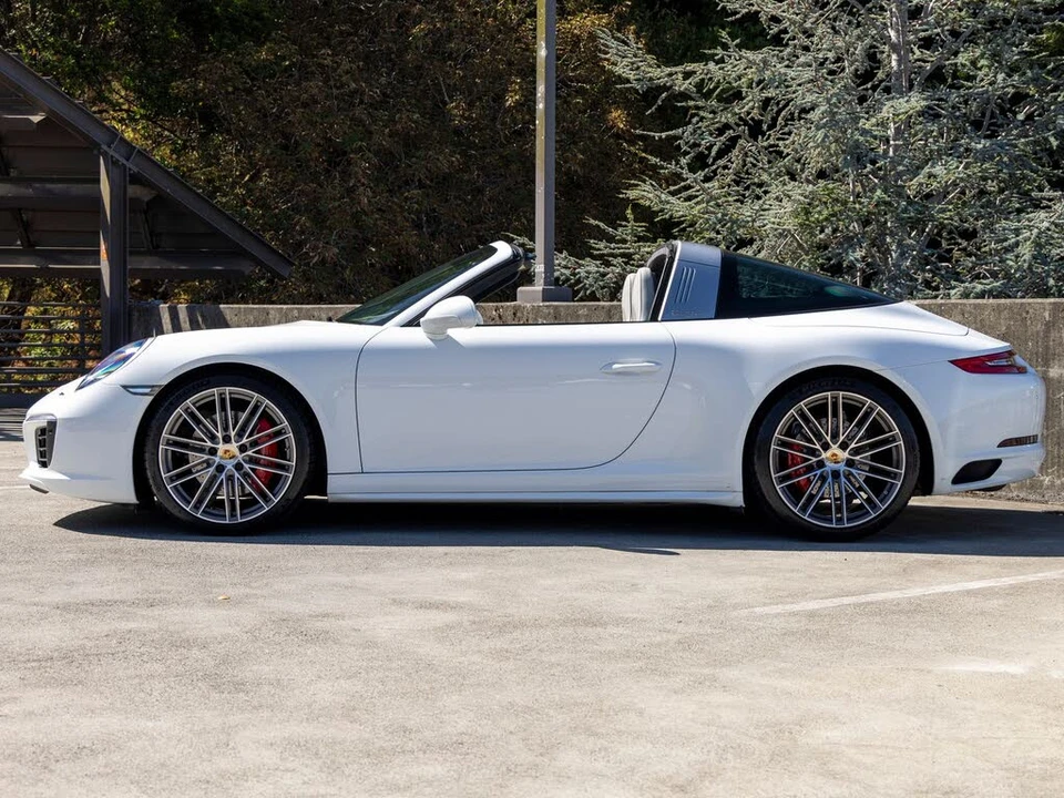 2017 Porsche 991 Targa 4 & 4S - Image 2 of 31