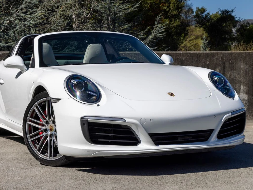 2017 Porsche 991 Targa 4 & 4S - Image 9 of 31