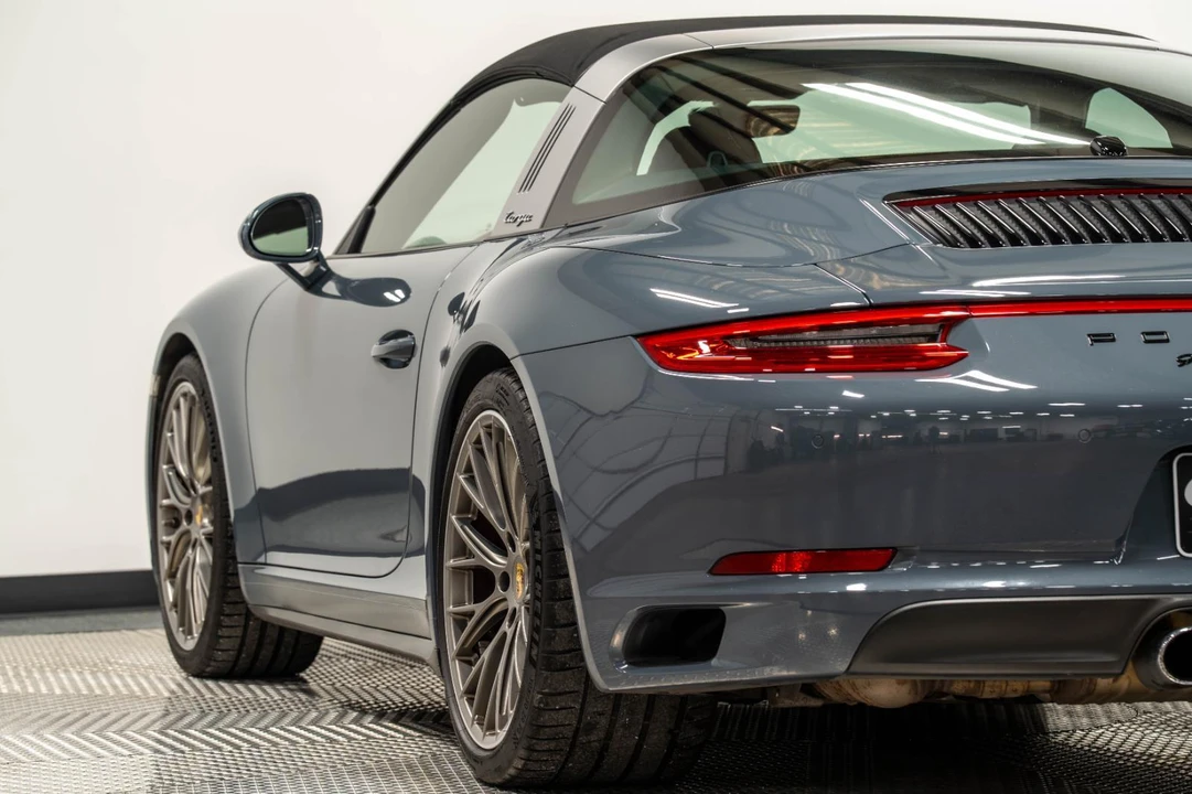 2017 Porsche 991 Targa 4 & 4S - Image 13 of 31