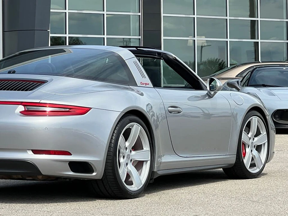 2017 Porsche 991 Targa 4 & 4S - Image 13 of 31
