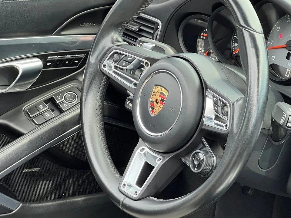 2017 Porsche 991 Targa 4 & 4S - Image 25 of 31