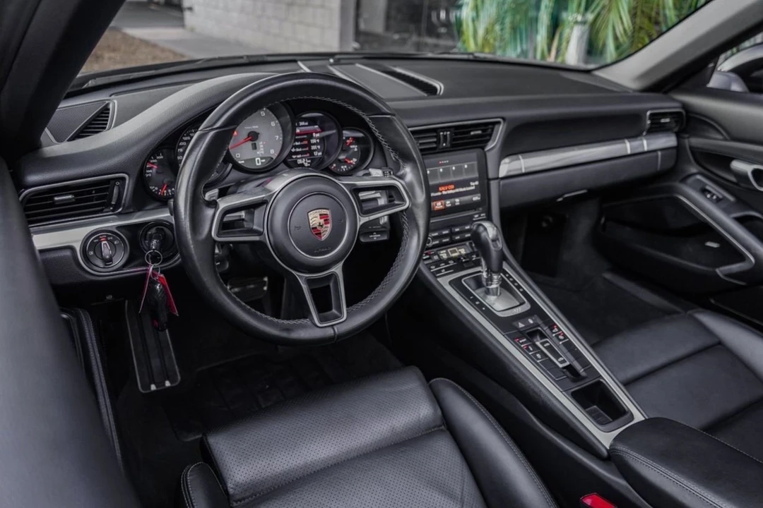 2017 Porsche 991 Targa 4 & 4S - Image 10 of 12