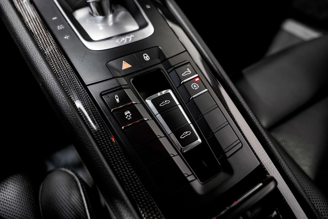 2017 Porsche 991 Targa 4 & 4S - Image 15 of 31