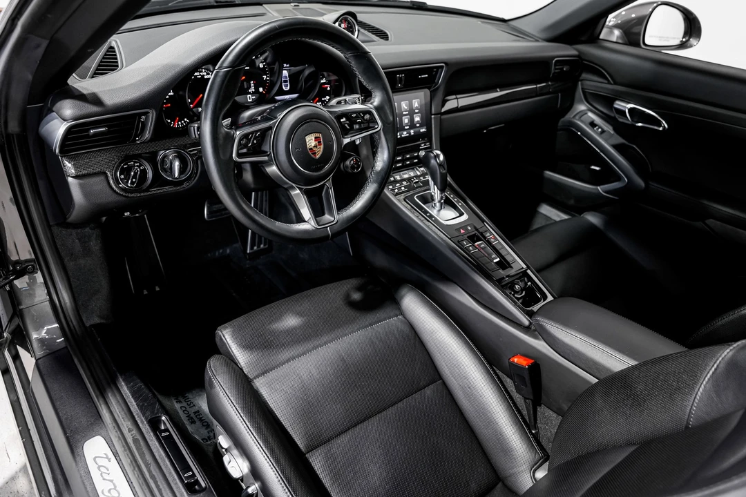 2017 Porsche 991 Targa 4 & 4S - Image 9 of 12