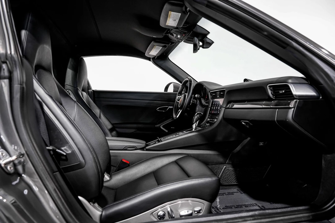 2017 Porsche 991 Targa 4 & 4S - Image 28 of 31