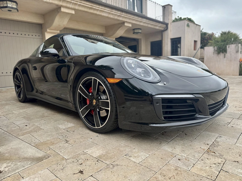 2017 Porsche 991 Targa 4 & 4S - Image 9 of 31