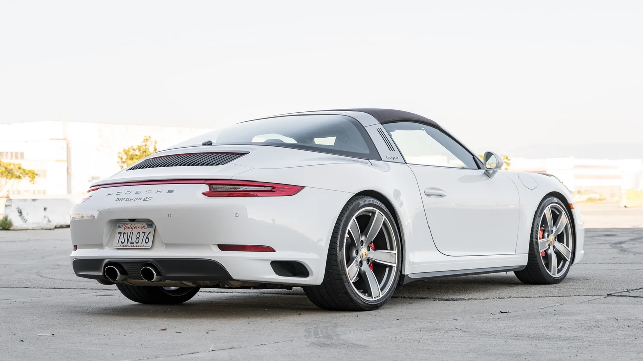 2017 Porsche 991 Targa 4 & 4S - Image 13 of 31