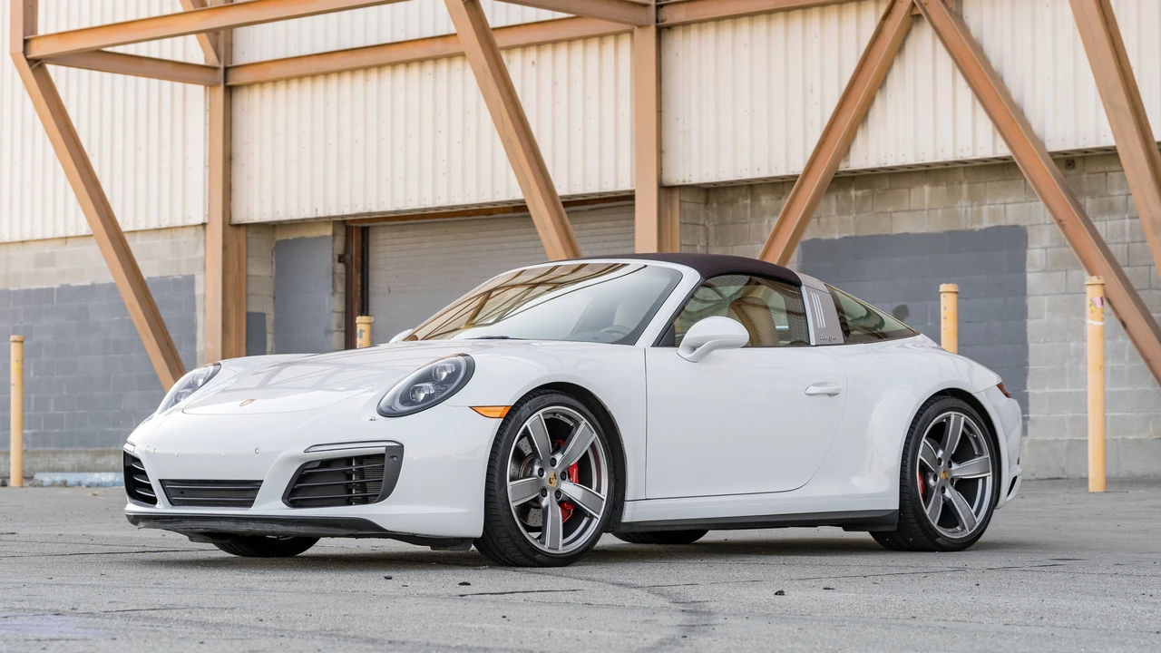2017 Porsche 991 Targa 4 & 4S - Image 19 of 31