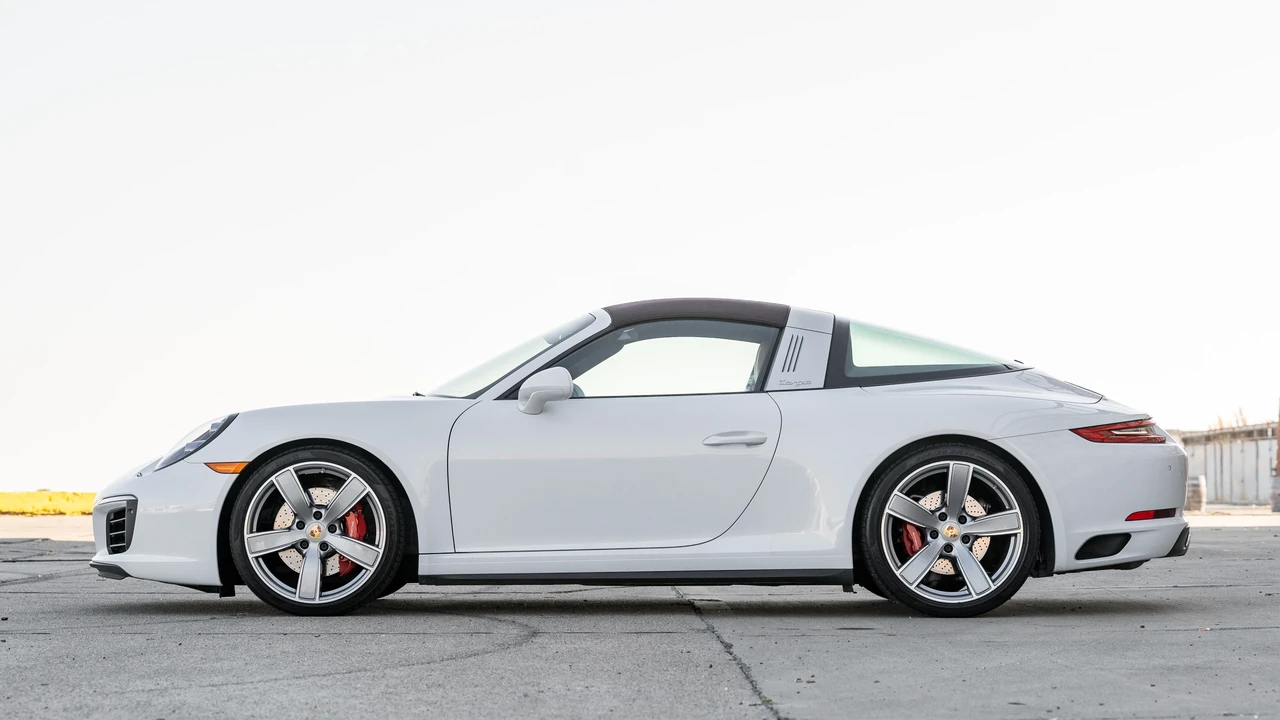 2017 Porsche 991 Targa 4 & 4S - Image 8 of 31