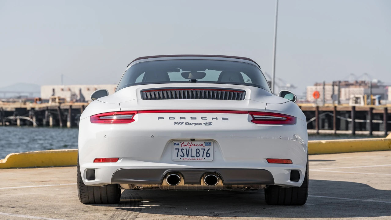 2017 Porsche 991 Targa 4 & 4S - Image 10 of 31