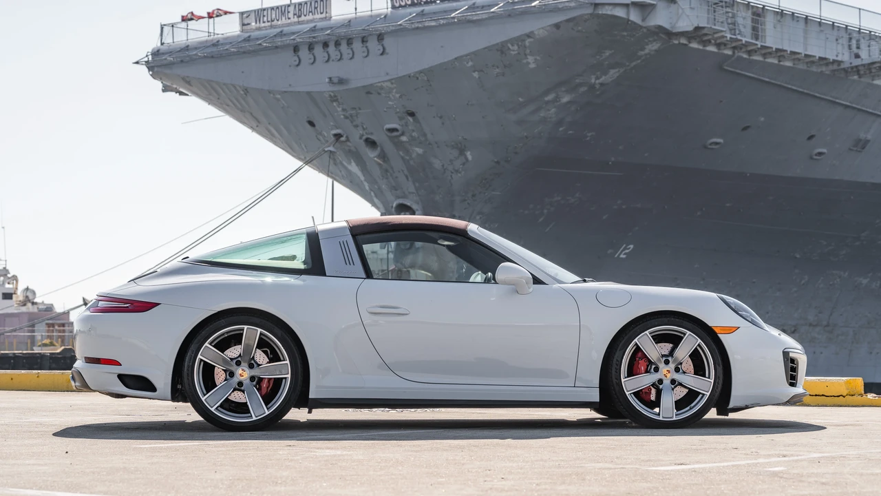 2017 Porsche 991 Targa 4 & 4S - Image 14 of 31